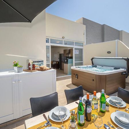 Summer Breeze Penthouse With Private Hot Tub & Terrace With Panoramic Views, By Getawaysmalta Mellieha Luaran gambar