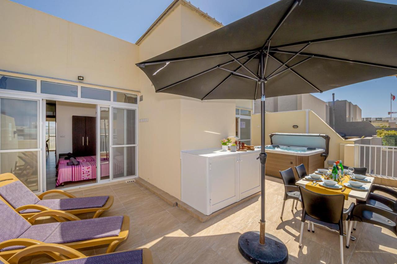 Summer Breeze Penthouse With Private Hot Tub & Terrace With Panoramic Views, By Getawaysmalta Mellieha Luaran gambar