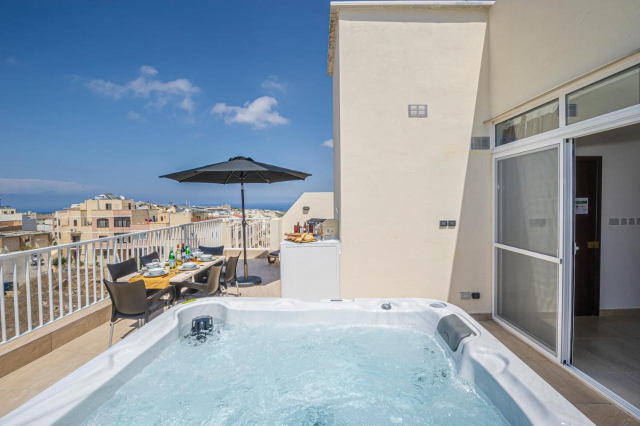Summer Breeze Penthouse With Private Hot Tub & Terrace With Panoramic Views, By Getawaysmalta Mellieha Luaran gambar