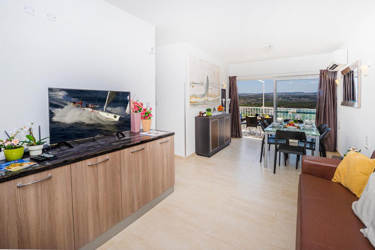 Summer Breeze Penthouse With Private Hot Tub & Terrace With Panoramic Views, By Getawaysmalta Mellieha Luaran gambar