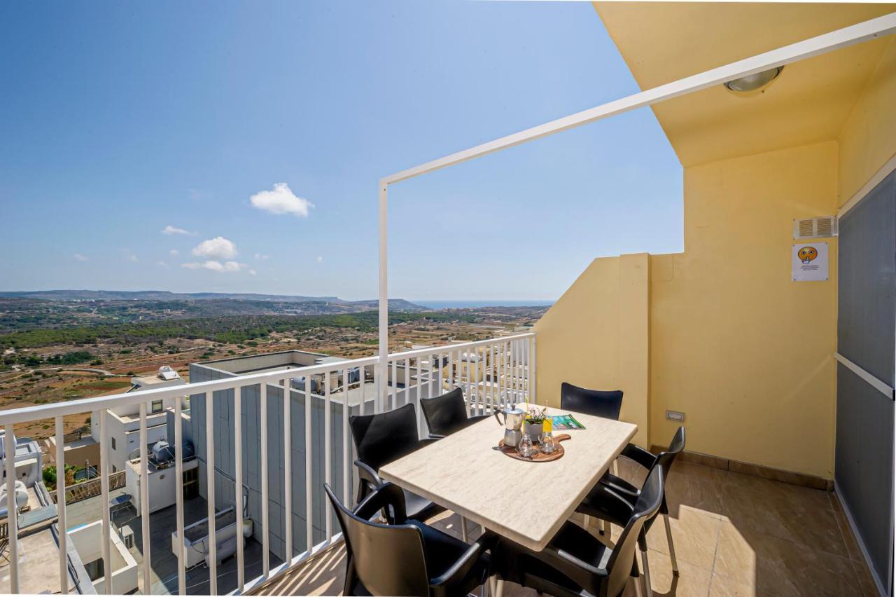 Summer Breeze Penthouse With Private Hot Tub & Terrace With Panoramic Views, By Getawaysmalta Mellieha Luaran gambar