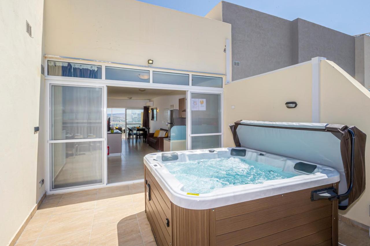 Summer Breeze Penthouse With Private Hot Tub & Terrace With Panoramic Views, By Getawaysmalta Mellieha Luaran gambar