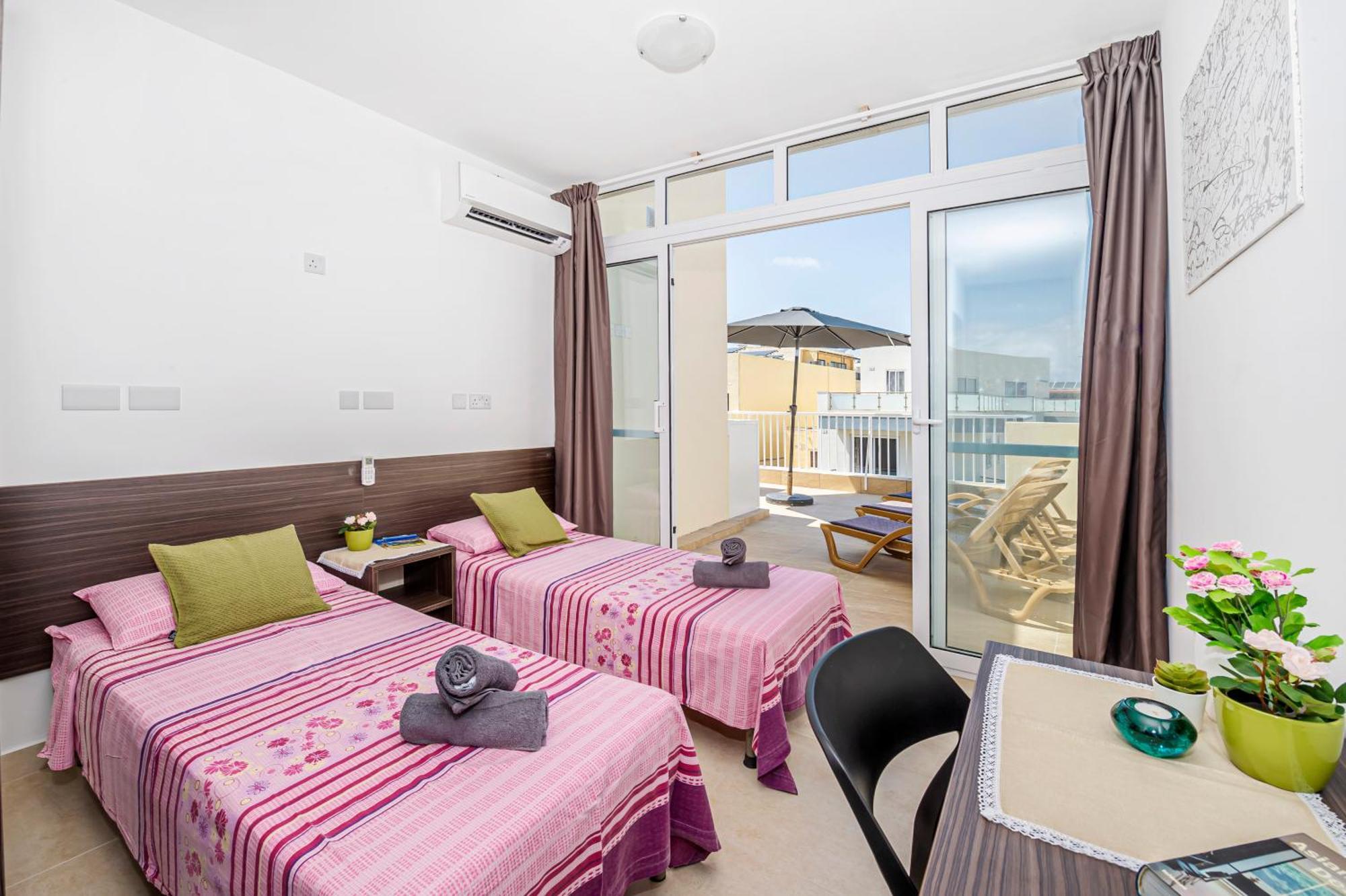 Summer Breeze Penthouse With Private Hot Tub & Terrace With Panoramic Views, By Getawaysmalta Mellieha Luaran gambar